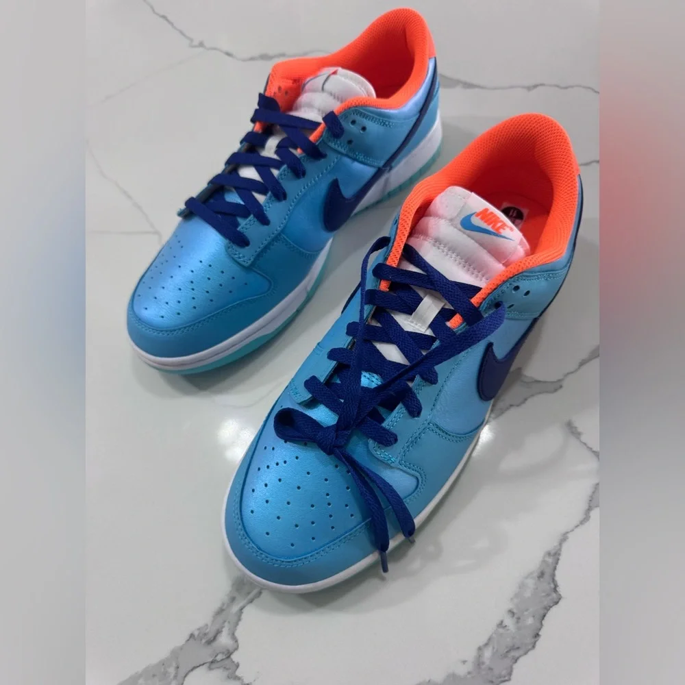 Nike Dunk - Picture 1 of 3